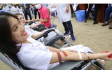 Ngắm những nữ hộ sinh xinh đẹp hiến máu trong ngày lễ tình nhân